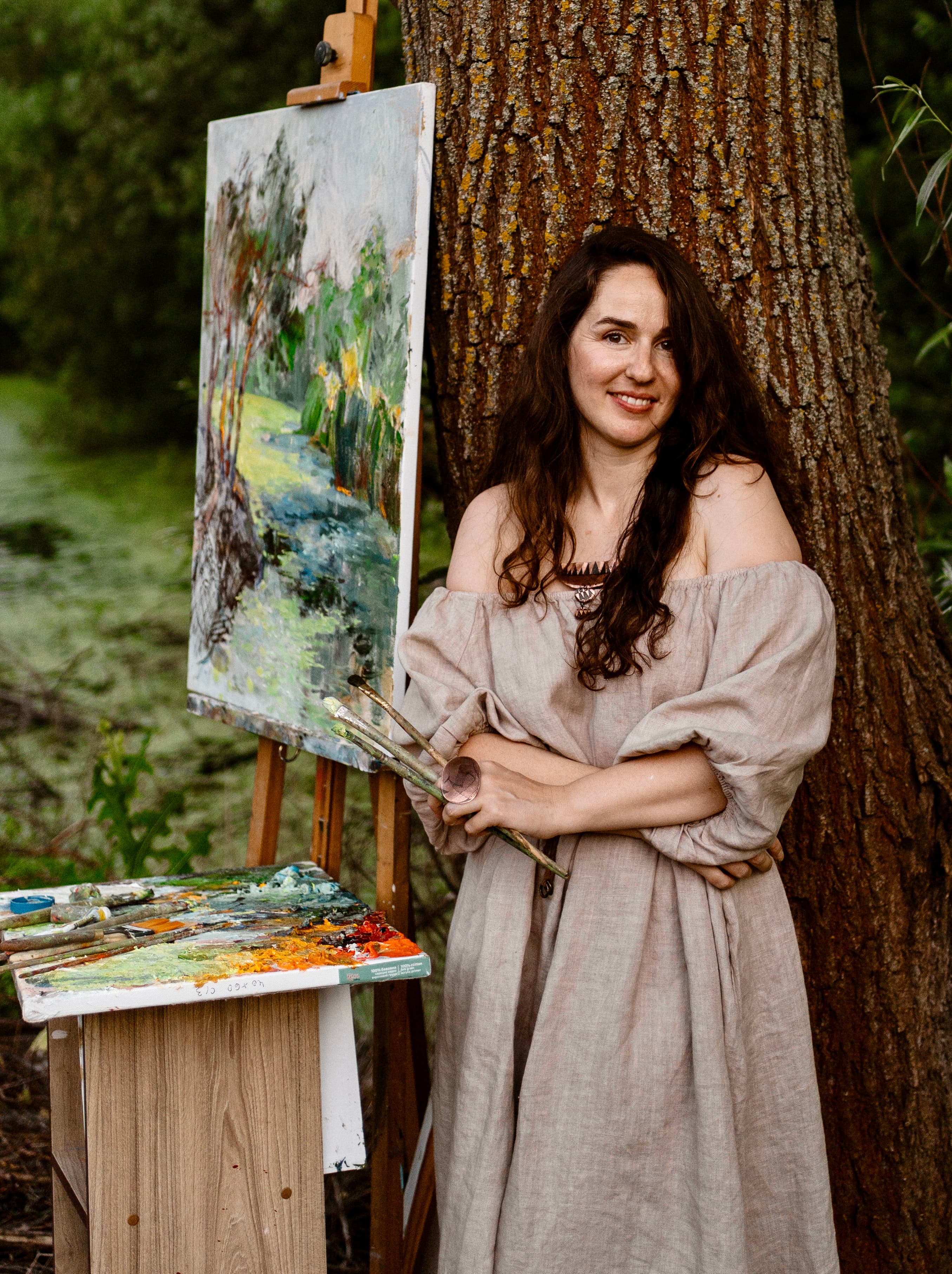 Portrait de l’artiste Olena Vaskiv peignant en plein air