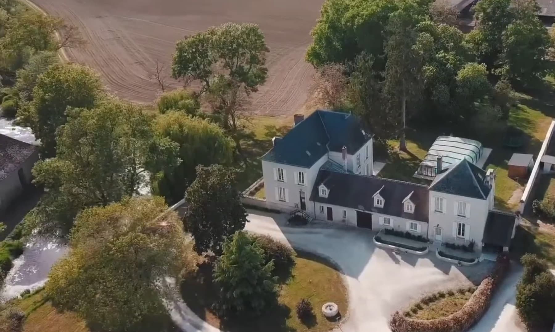 Moulin d’Amour і його зелена територія з висоти